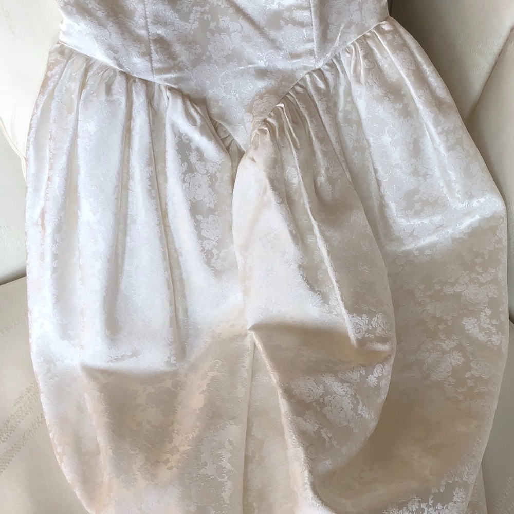 VINTAGE EVENING WHITE SATIN WITH FLORAL DESIGN - Picture 2 of 8